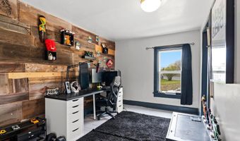 1215 NAVARINO St, Algoma, WI 54201