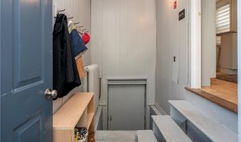 14 Lee Ave, Newport, RI 02840