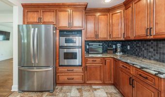 18 Evergreen Dr, Bayonne, NJ 07035