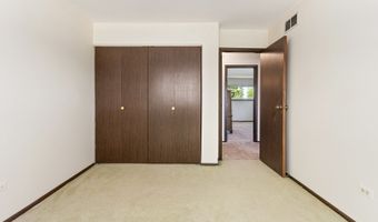 1570 W Goldengate Dr, Addison, IL 60101