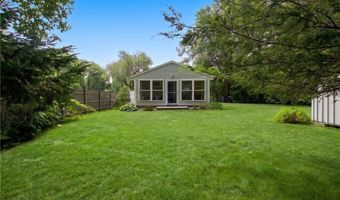 8 Presque Isle Trl, Narragansett, RI 02882