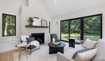 91 Carr Ln, Jamestown, RI 02835