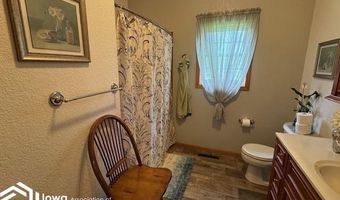 725 N E St, Albia, IA 52531