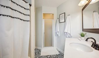 7600 CHARLESTON Dr, Bethesda, MD 20817