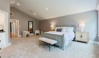2 Bluemead Farm Ln, Barrington, RI 02806