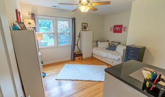 142 NE Hillside Dr, Abingdon, VA 24210