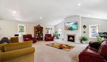 585 Chestnut St, Ashland, MA 01721