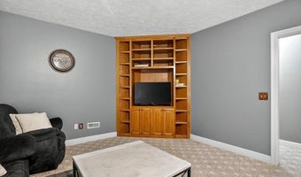 1100 Chicory Ln, Aurora, MO 65605