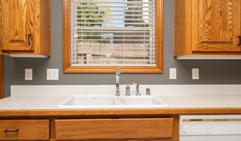 214 Hillside Dr, Baldwin City, KS 66006