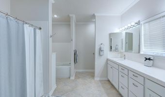 1923 Eastridge Dr, Arkansas City, KS 67005