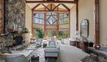 805 Cascades Dr, Aurora, OH 44202