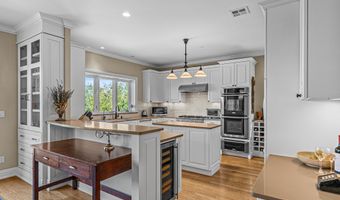 551 Strawberry Ln, Ashland, OR 97520