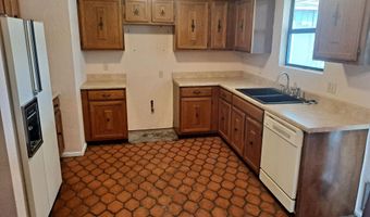 614 N 11th St, Carlsbad, NM 88220