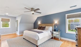 76 Woods Ln, Cranston, RI 02921