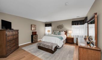 749 Park Ave, Belford, NJ 07718