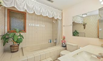 725 N 8th Ave, Addison, IL 60101