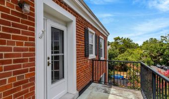 3052 S BUCHANAN St #C1, Arlington, VA 22206