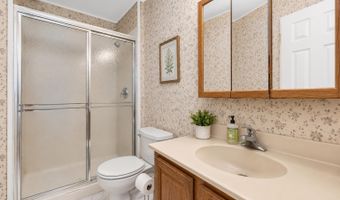 58 Brookview Ln, Aberdeen, NJ 07747
