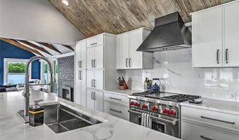 166 New Meadow Rd, Barrington, RI 02806