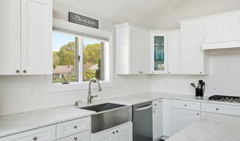 4 Cross Rd, Bourne, MA 02532