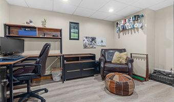 2173 Canterbury Cir, Akron, OH 44319
