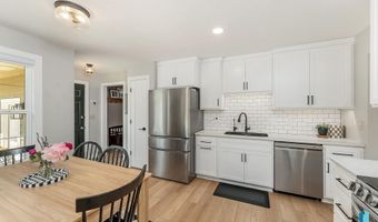 208 W Chapelwood Dr, Brandon, SD 57005