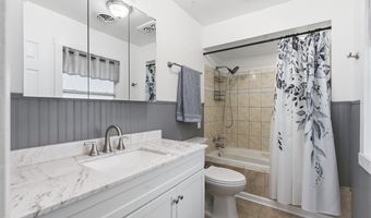 912 David St, Antioch, IL 60002