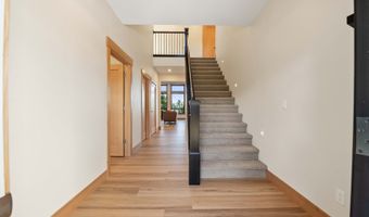 1991 SE 2ND St, Astoria, OR 97103