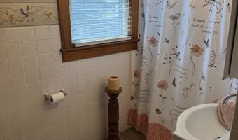 256 W Hoosier St, Berne, IN 46711