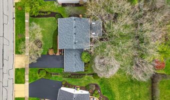 345 Lakeside Dr, Roselle, IL 60172