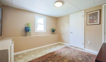 15 Blue Jay Dr, Cranston, RI 02920