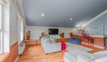 805 Farnum Pike, North Smithfield, RI 02896