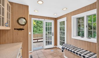 207 Pawson Rd, Branford, CT 06405