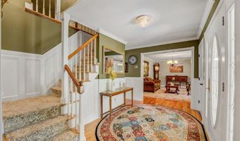 5 Trotter Ter, Belford, NJ 07718