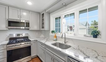 15 Curtis Cir 15, Avon, MA 02322