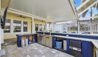 5720 TORTOISE Pl, Apollo Beach, FL 33572