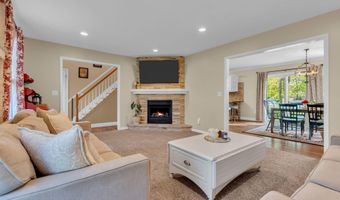 65 Serpentine Dr, Bayville, NJ 08721