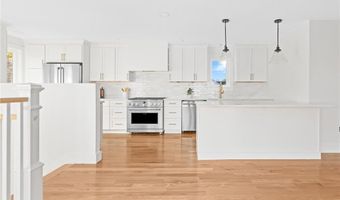 91 Houston Ave, Newport, RI 02840