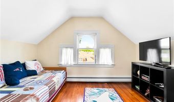 82 Sefton Dr, Cranston, RI 02905