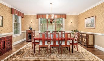 2 Raven Crest Dr, Bethel, CT 06801