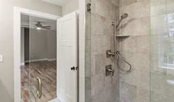 8 Stone Creek Dr, Brentwood, NH 03833