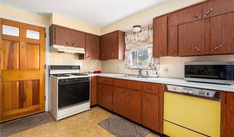 2 N Spruce St, East Providence, RI 02914