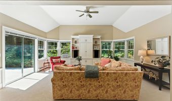 9 Scitterygussett Dr, Falmouth, ME 04105