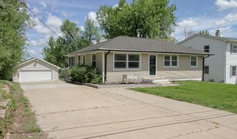 54 29th Ave SW, Cedar Rapids, IA 52404