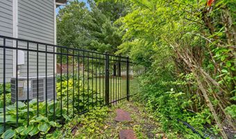 909 Idaho Ave, Ames, IA 50014