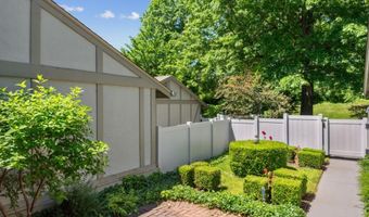 2114 Mason Lake Dr, Ballwin, MO 63011