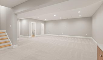 5804 RIDGEFIELD Rd, Bethesda, MD 20816