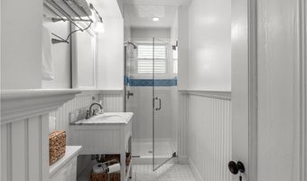 11 Ann St, Newport, RI 02840