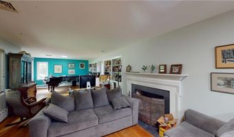 724 Greenville Ave, Johnston, RI 02919