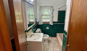 13 Chopin Pkwy, Amsterdam, NY 12010
